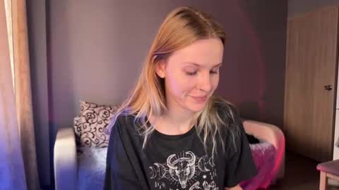 Snapshot of lunacyy chatting on September 20, 2025, 5:19 am Britney online show from September 20, 2025, 5:19 am