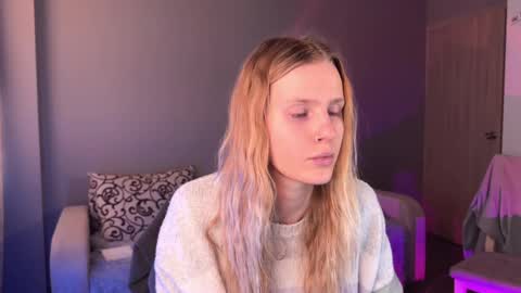 Snapshot of lunacyy chatting on October 3, 2025, 7:49 am Britney online show from October 3, 2025, 7:49 am