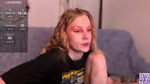 Snapshot of lunacyy chatting on October 25, 2025, 4:02 pm Britney online show from October 25, 2025, 4:02 pm