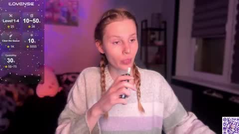 Snapshot of lunacyy chatting on November 19, 2025, 6:19 pm Britney online show from November 19, 2025, 6:19 pm