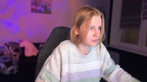 Snapshot of lunacyy chatting on November 26, 2025, 9:38 pm Britney online show from November 26, 2025, 9:38 pm