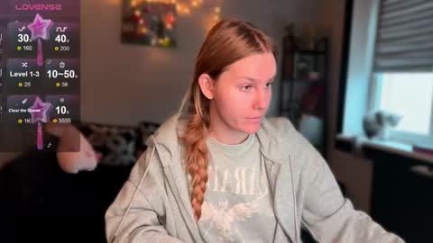 Snapshot of lunacyy chatting on December 16, 2025, 7:46 am Britney online show from December 16, 2025, 7:46 am