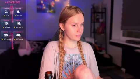 Snapshot of lunacyy chatting on December 17, 2025, 6:36 pm Britney online show from December 17, 2025, 6:36 pm