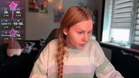 Snapshot of lunacyy chatting on December 21, 2025, 9:16 am Britney online show from December 21, 2025, 9:16 am