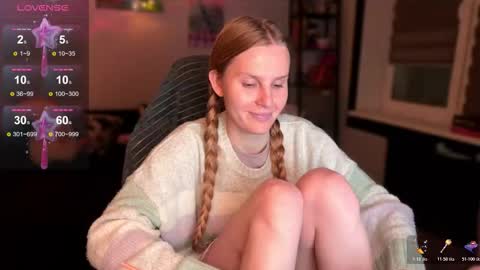 Snapshot of lunacyy chatting on December 21, 2025, 9:22 pm Britney online show from December 21, 2025, 9:22 pm