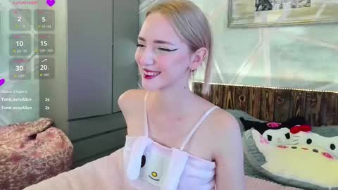 Snapshot of lunafever_ chatting on September 11, 2025, 8:36 am Luna online show from September 11, 2025, 8:36 am
