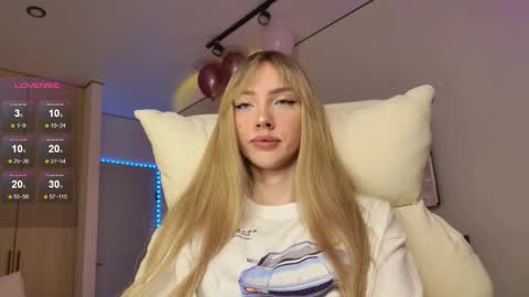 Luna online show from December 5, 2025, 1:36 am