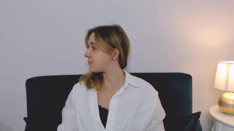 lunakissable online show from December 17, 2025, 4:24 pm