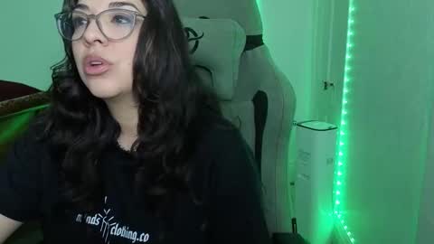 Snapshot of lunamaex0 chatting on March 18, 2026, 12:58 am Luna Mae online show from March 18, 2026, 12:58 am