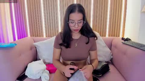Snapshot of lunamillers_ chatting on July 9, 2026, 4:27 am lunamillers_ online show from July 9, 2026, 4:27 am