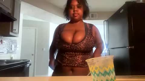 lunamoth00 online show from March 2, 2026, 5:42 pm