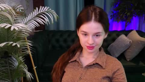 lunaolivia_ online show from November 29, 2025, 12:52 pm