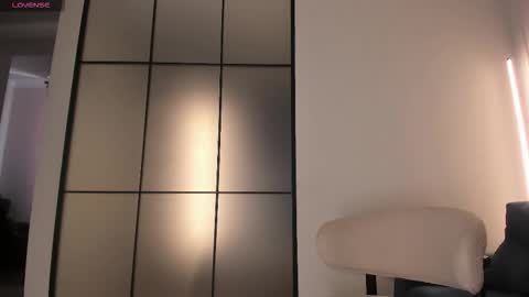 Aisha online show from November 3, 2025, 8:04 am