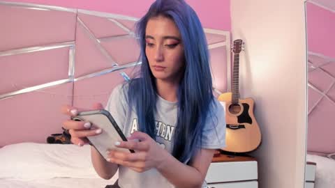 Snapshot of lunapagee chatting on January 27, 2025, 4:22 pm Luna Page online show from January 27, 2025, 4:22 pm