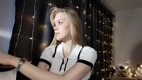 Snapshot of lunapeony chatting on December 5, 2025, 5:27 am lunapeony online show from December 5, 2025, 5:27 am