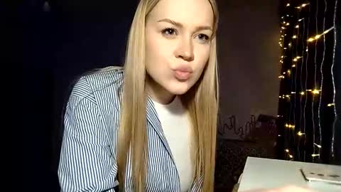 lunapeony online show from March 14, 2026, 11:10 pm