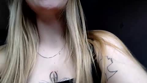 lunapeony online show from April 9, 2026, 7:52 pm