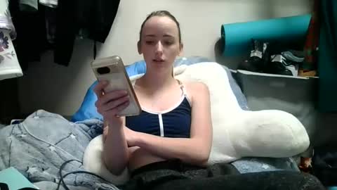 Snapshot of lunapixie2020 chatting on December 10, 2024, 4:02 am lunapixie2020 online show from December 10, 2024, 4:02 am