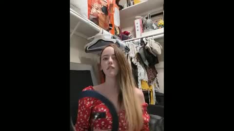 Snapshot of lunapixie2020 chatting on January 17, 2025, 6:57 am lunapixie2020 online show from January 17, 2025, 6:57 am