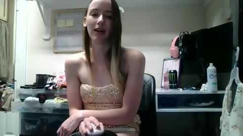 Snapshot of lunapixie2020 chatting on February 4, 2025, 5:45 pm lunapixie2020 online show from February 4, 2025, 5:45 pm