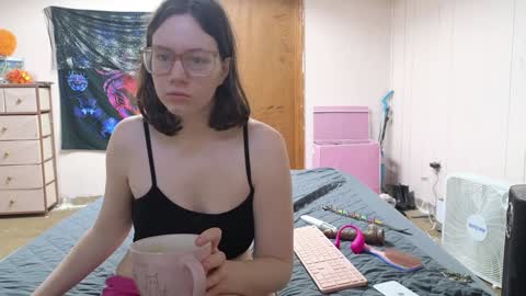 lunaquinn45 online show from December 22, 2024, 4:27 pm