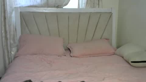 Snapshot of lunar_chocolate000 chatting on February 19, 2026, 2:35 pm Smiley online show from February 19, 2026, 2:35 pm