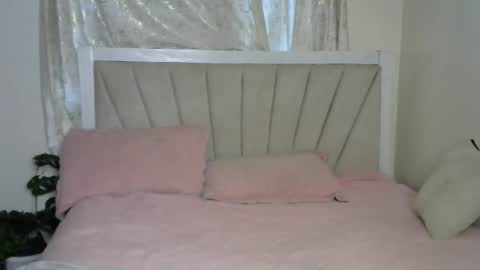 Snapshot of lunar_chocolate000 chatting on February 23, 2026, 5:49 am Smiley online show from February 23, 2026, 5:49 am