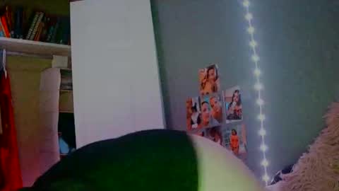 Snapshot of lunar_nightstar chatting on December 3, 2025, 5:04 am lunar_nightstar online show from December 3, 2025, 5:04 am