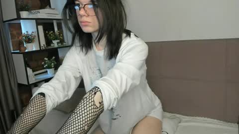 Snapshot of lunaroffset chatting on April 27, 2026, 6:22 am Matthew online show from April 27, 2026, 6:22 am