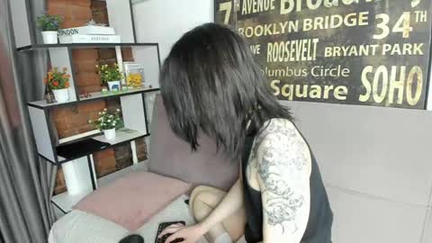 Snapshot of lunaroffset chatting on May 28, 2026, 5:16 am Matthew online show from May 28, 2026, 5:16 am