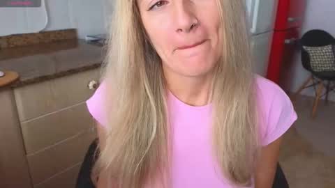 Snapshot of lunary_mix chatting on November 20, 2025, 10:48 am Luna online show from November 20, 2025, 10:48 am