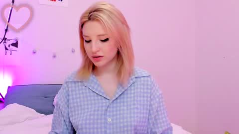 Kate online show from February 25, 2025, 3:20 am