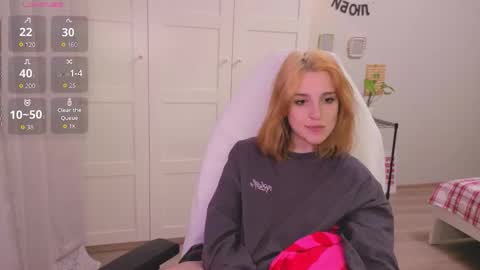 Snapshot of lunatale chatting on January 5, 2026, 5:27 pm Kate online show from January 5, 2026, 5:27 pm