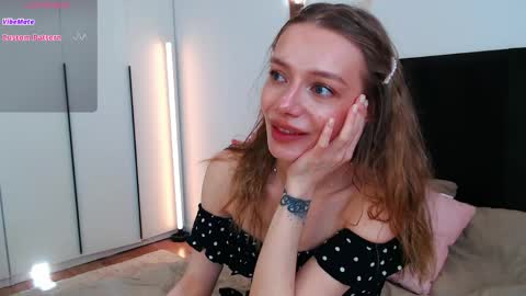 LunaticaBae online show from May 4, 2026, 1:56 am