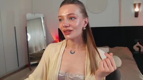 LunaticaBae online show from May 22, 2026, 3:57 am