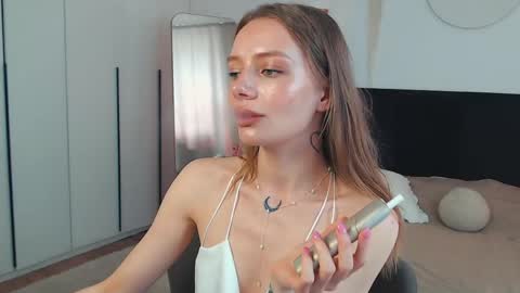 LunaticaBae online show from May 26, 2026, 3:46 am