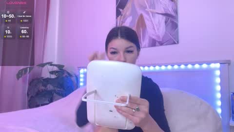 Snapshot of lunavine chatting on November 16, 2025, 9:48 am Veronica online show from November 16, 2025, 9:48 am