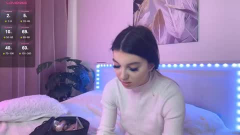 Snapshot of lunavine chatting on December 15, 2025, 10:52 am Veronica online show from December 15, 2025, 10:52 am