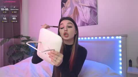 Snapshot of lunavine chatting on December 16, 2025, 11:15 am Veronica online show from December 16, 2025, 11:15 am