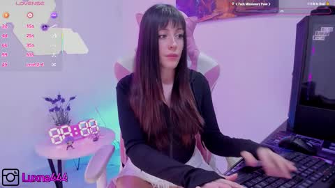 Snapshot of lunaxlu chatting on November 25, 2025, 8:42 pm online show from November 25, 2025, 8:42 pm