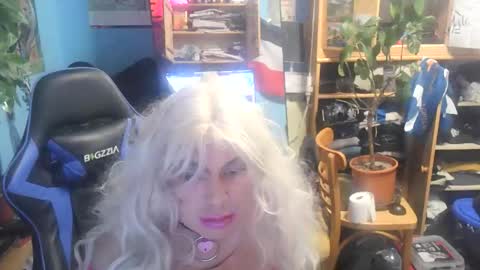 LunaXXX online show from April 2, 2026, 8:17 pm