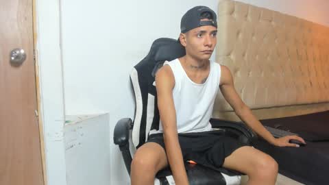 lunay_bigcock420 online show from September 29, 2025, 1:22 am