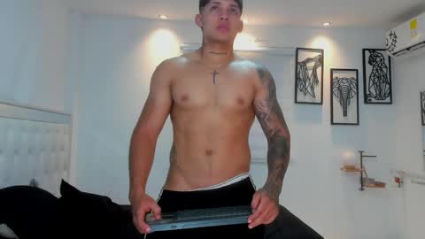 Lunay online show from April 10, 2026, 10:25 pm