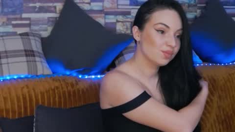 LunnaGray online show from November 19, 2025, 7:08 am