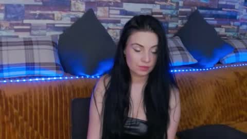 LunnaGray online show from December 16, 2025, 5:23 am