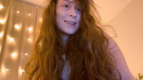 Snapshot of lunoria chatting on January 5, 2026, 9:07 pm lunoria online show from January 5, 2026, 9:07 pm