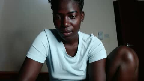 luo_queen online show from February 13, 2026, 3:46 am