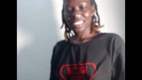 luo_queen online show from May 19, 2026, 11:05 am