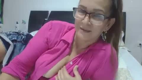 Snapshot of lupitavega_ chatting on November 7, 2025, 3:12 pm Lupita online show from November 7, 2025, 3:12 pm
