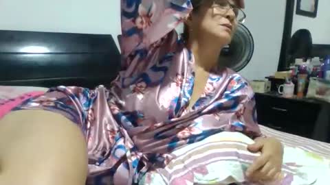 Snapshot of lupitavega_ chatting on December 5, 2025, 2:20 am Lupita online show from December 5, 2025, 2:20 am